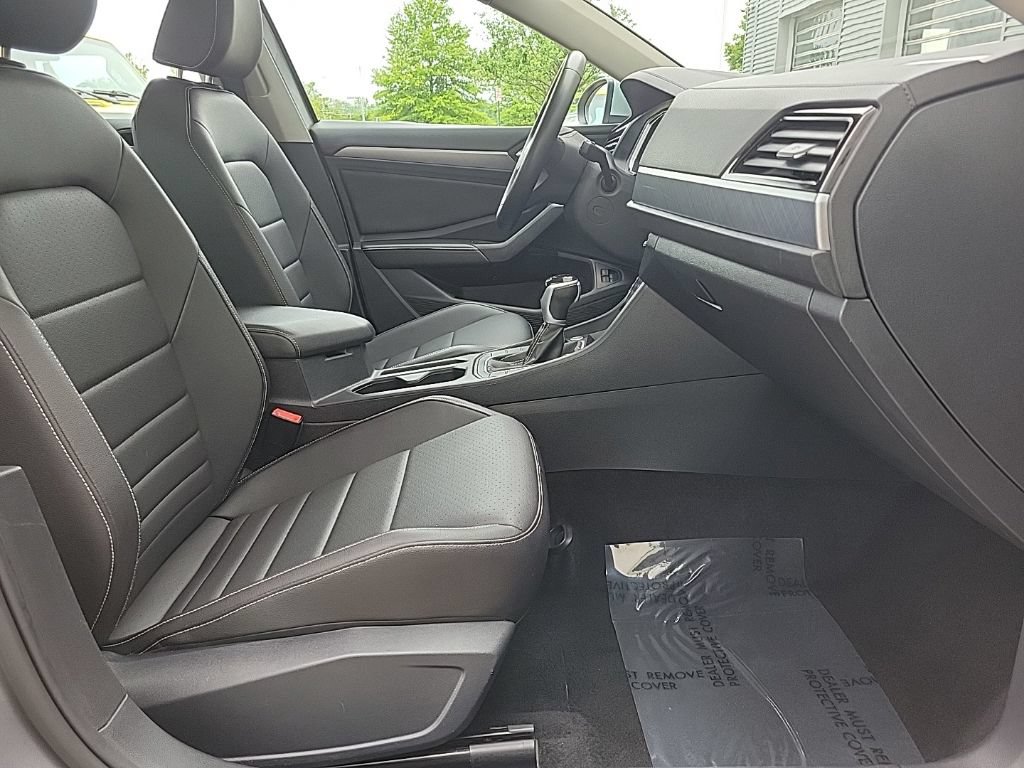 Used 2024 Volkswagen Jetta SE FWD image 16