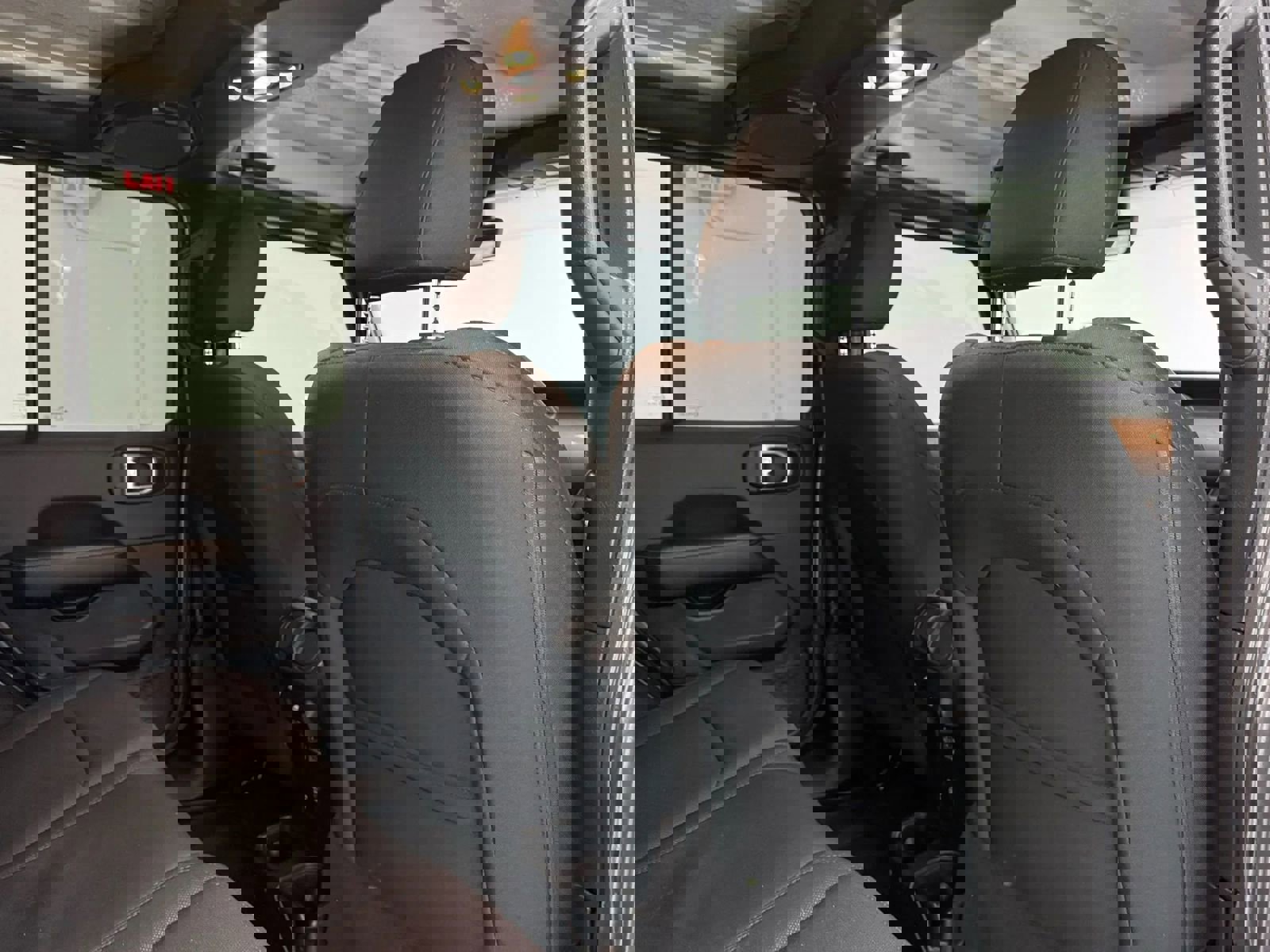 Used 2019 Jeep Wrangler Unlimited Sahara image 17