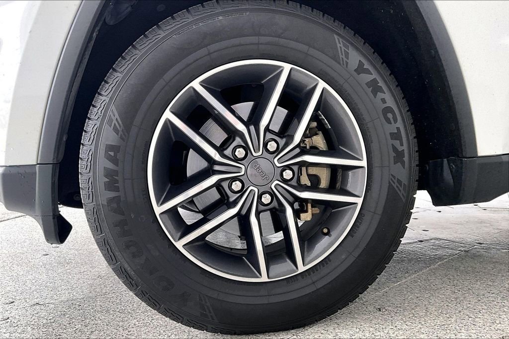 Used 2019 Jeep Grand Cherokee Limited w/ Luxury Group II image 11