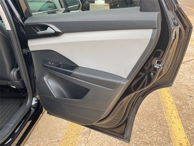 Used 2023 Volkswagen Taos SE image 12