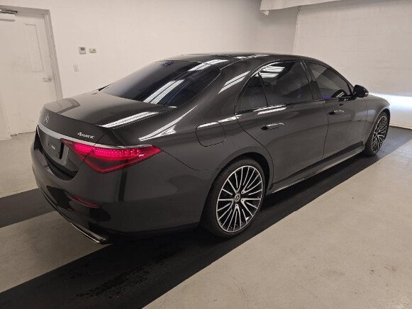 Used 2023 Mercedes-Benz S 580 4MATIC Sedan image 5