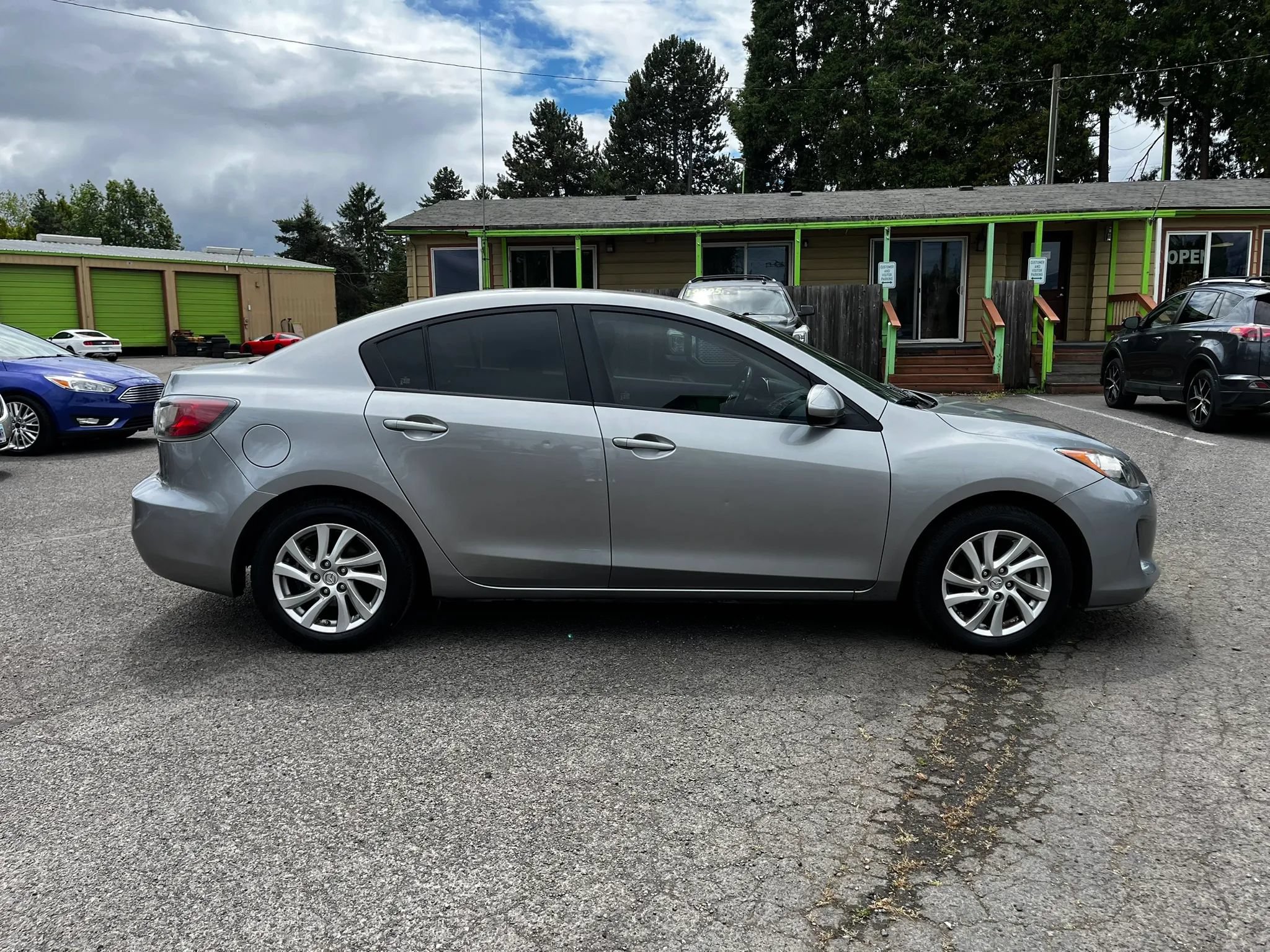 Used 2012 MAZDA MAZDA3 i Touring FWD image 2