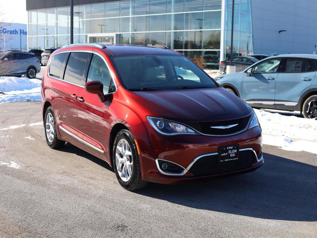 Used 2017 Chrysler Pacifica Touring-L Plus w/ Tire & Wheel Group image 2