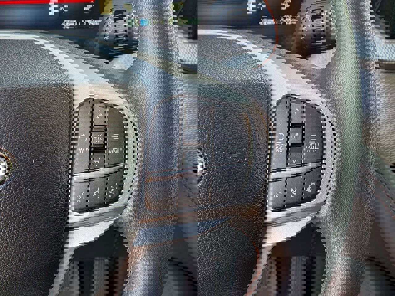 Used 2025 Ford Explorer Active w/ Active Comfort Package image 12