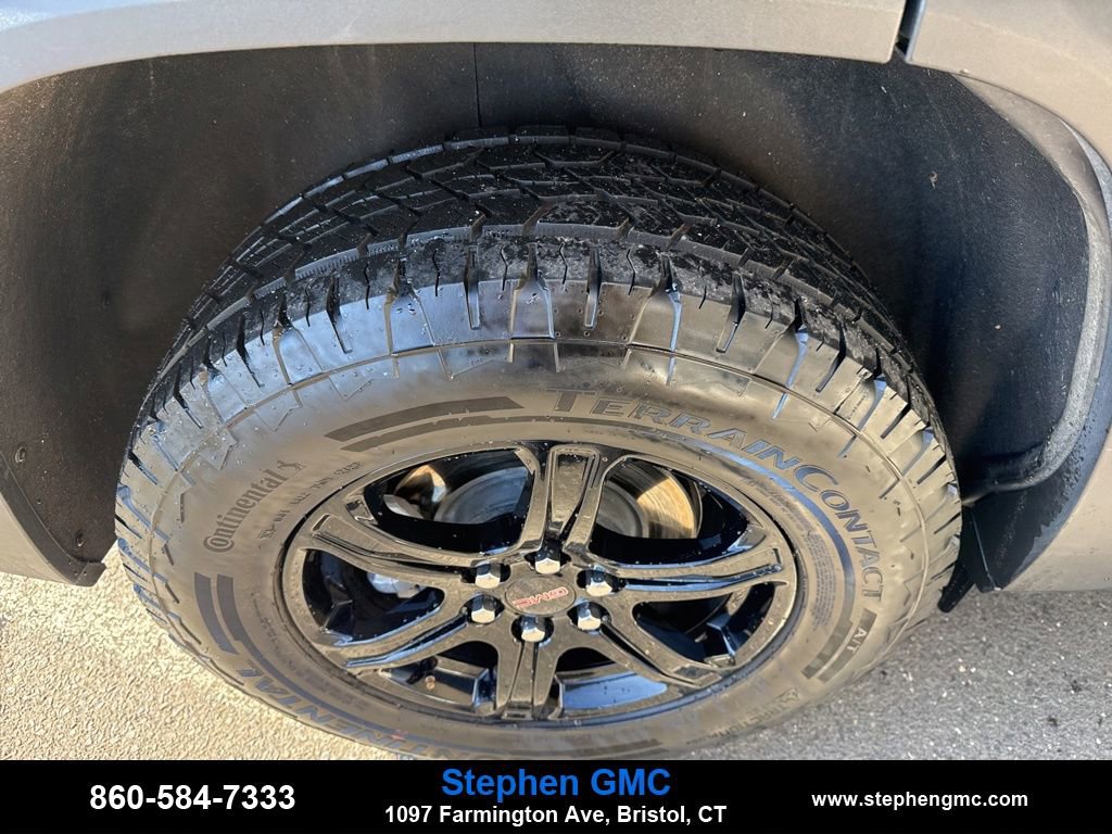 Used 2023 GMC Acadia AT4 w/ Technology Package image 9