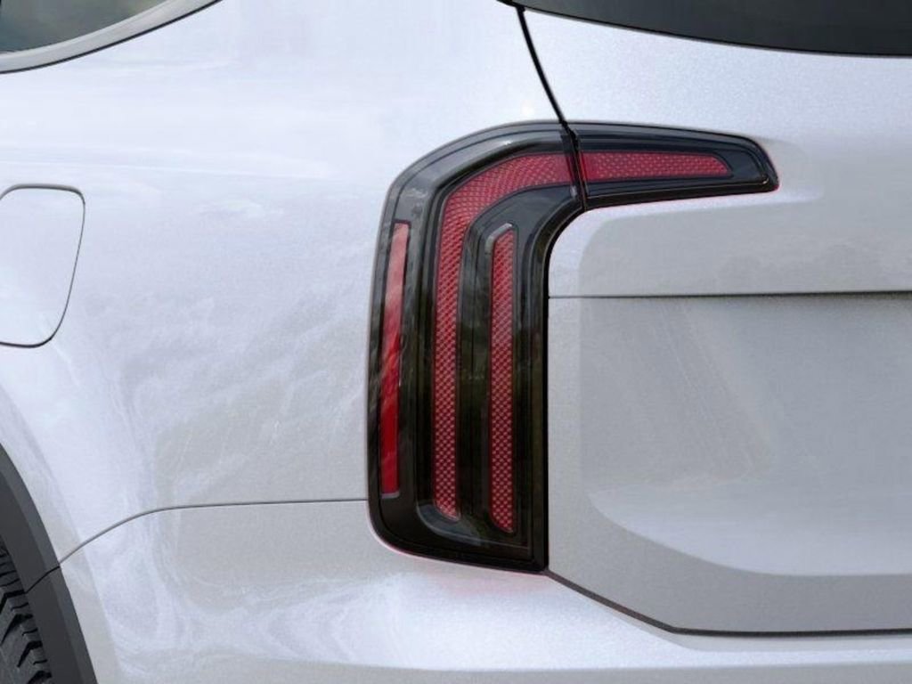 Used 2025 Kia Telluride AWD image 11