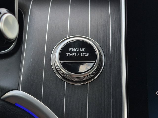 Used 2025 Mercedes-Benz GLC 350e 4MATIC image 39