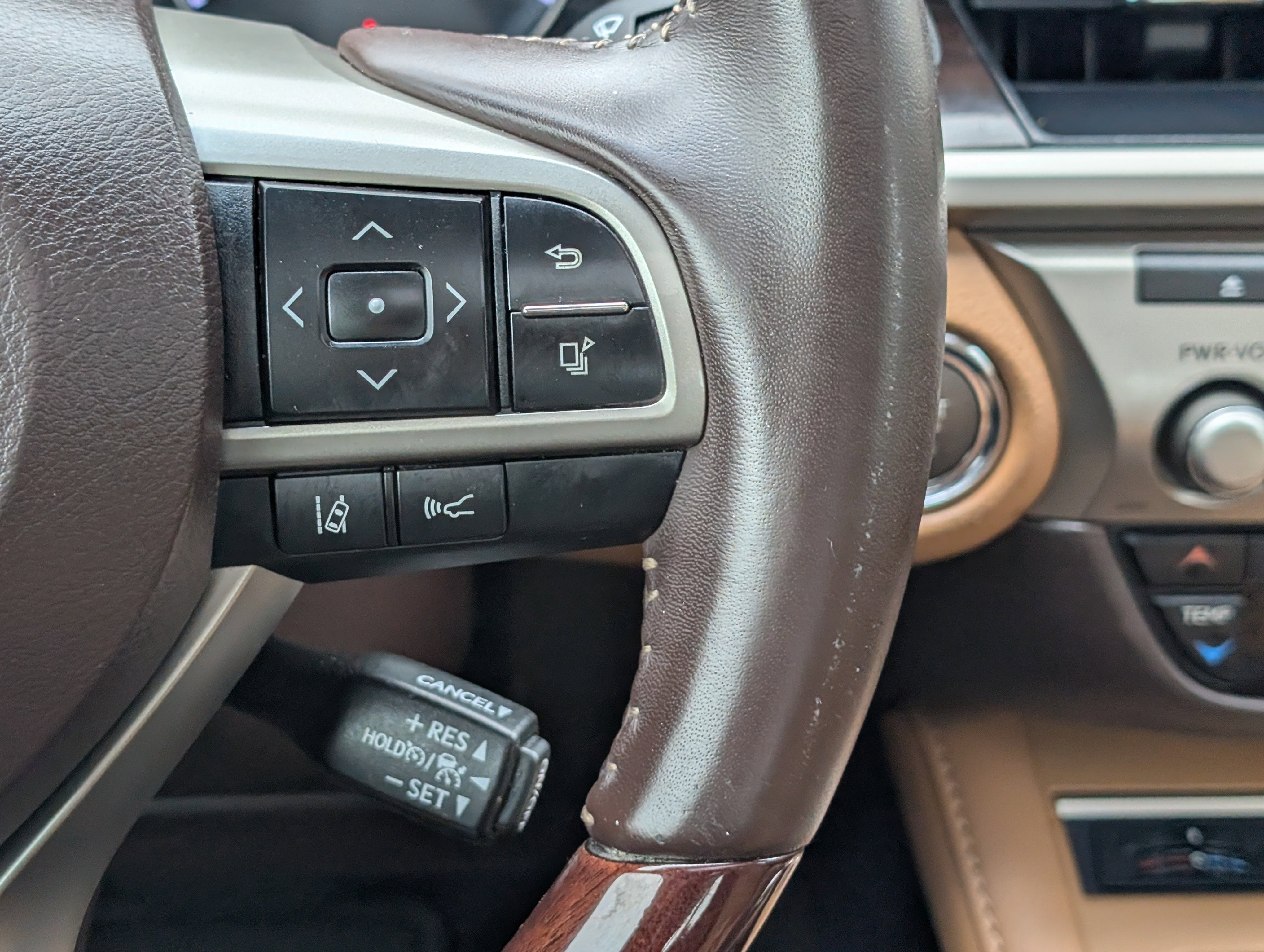 Used 2018 Lexus ES 350 w/ Luxury Package w/Wood Trim image 24