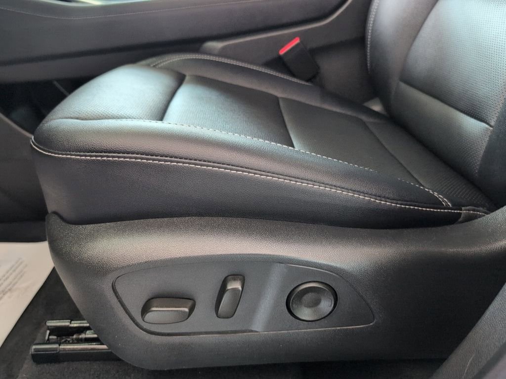 Used 2025 Chevrolet Traverse LT image 14