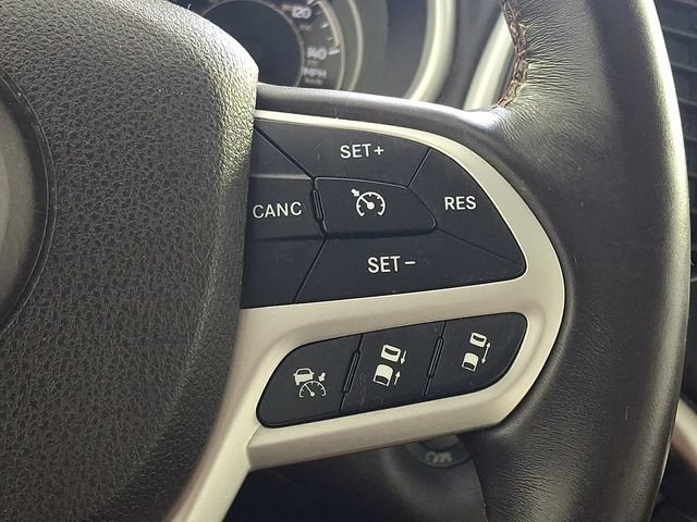 Used 2017 Jeep Cherokee Overland w/ Technology Group FWD image 29