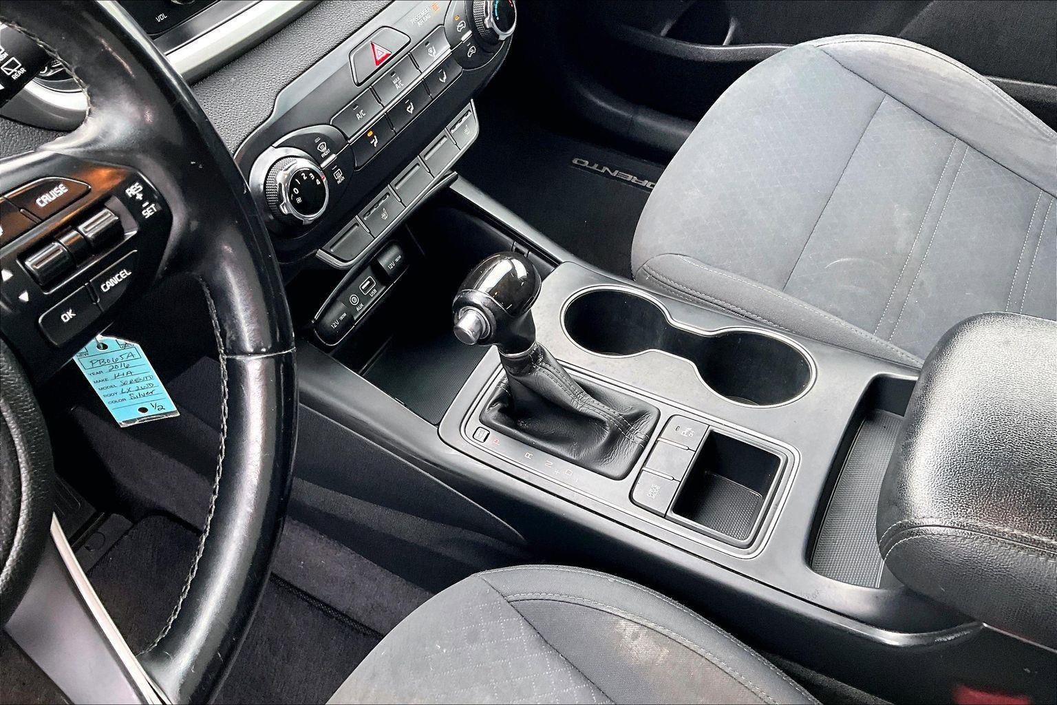 Used 2016 Kia Sorento LX w/ LX Convenience Package image 16