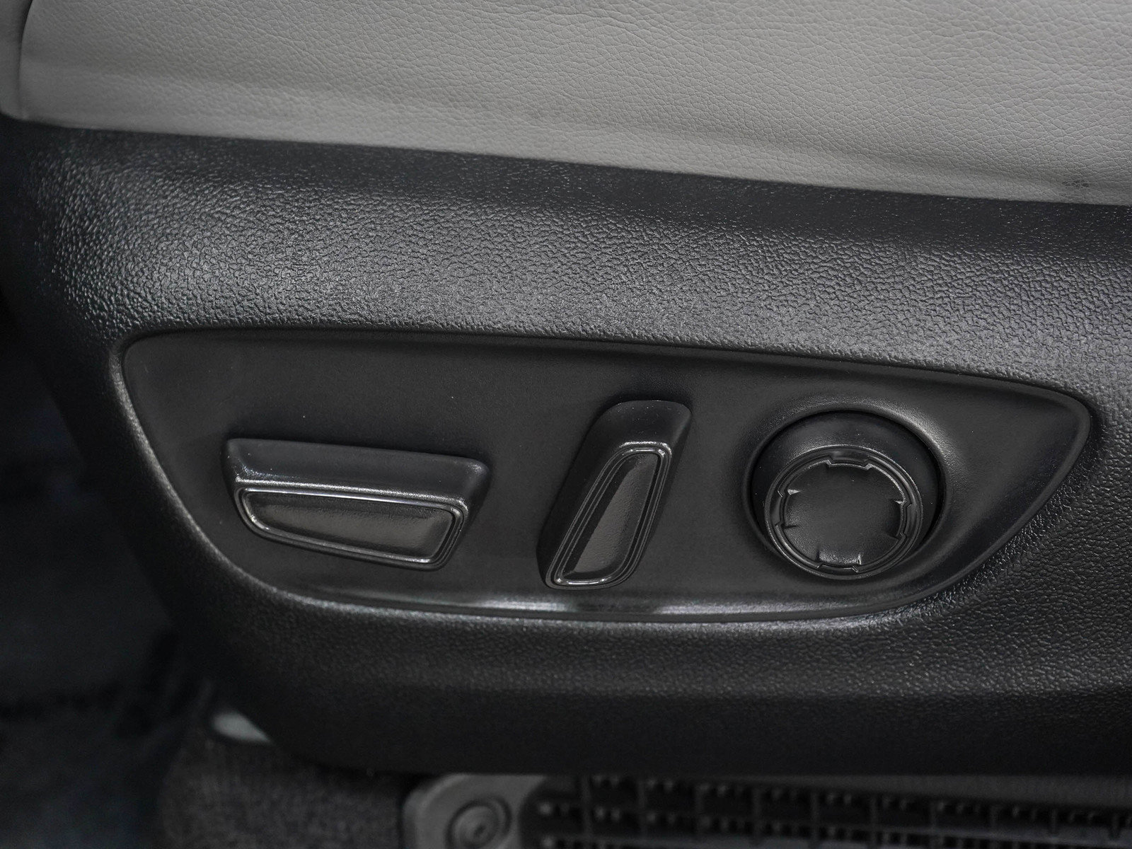 Used 2025 Toyota Sienna XLE w/ XLE Plus Package AWD/4WD image 24