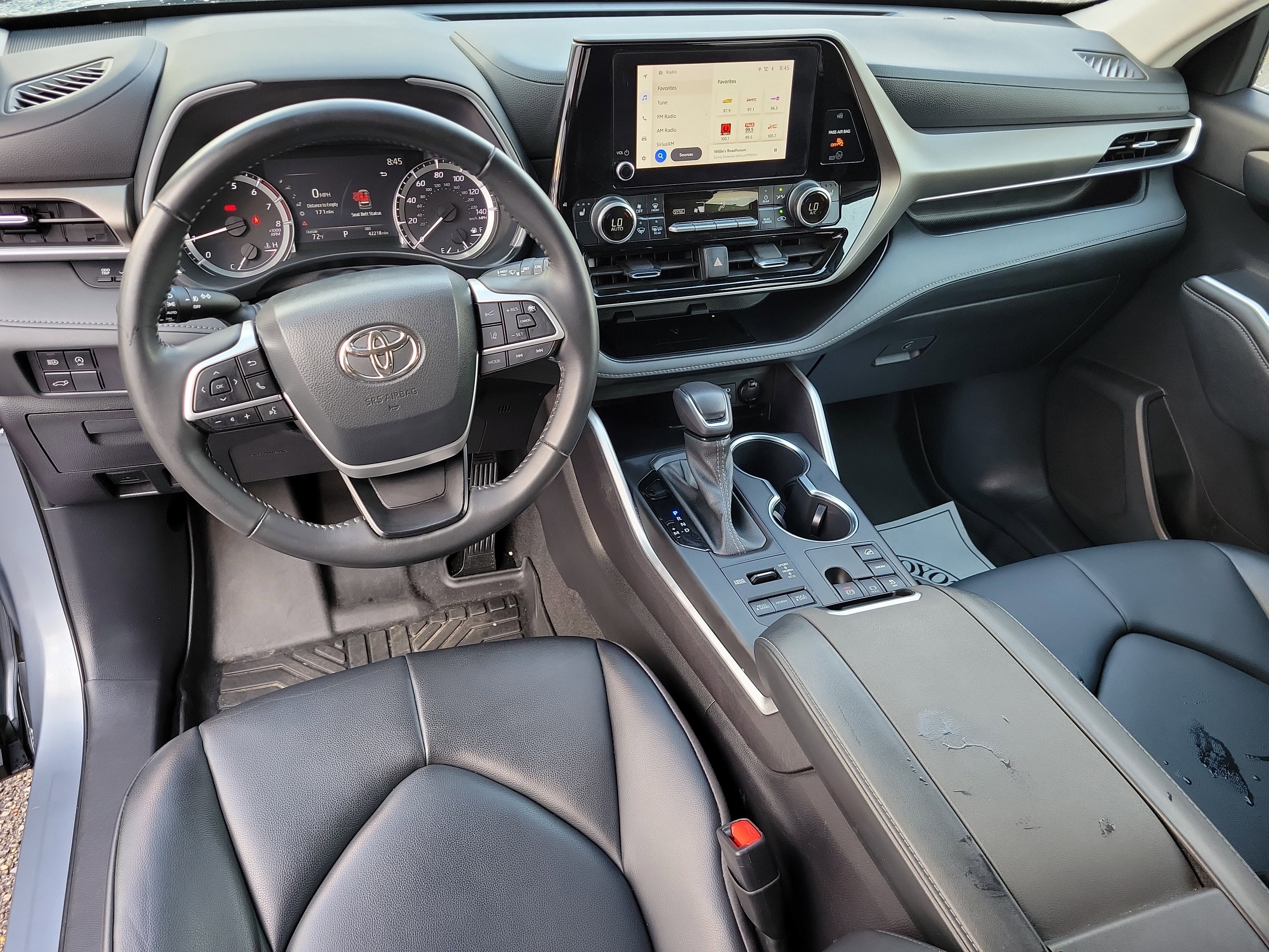 Used 2023 Toyota Highlander XLE image 22
