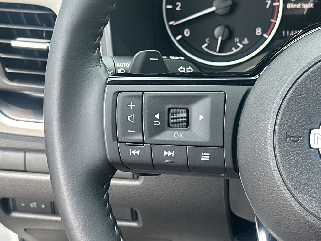 Used 2023 Nissan Rogue SV w/ SV Premium B Package FWD image 21