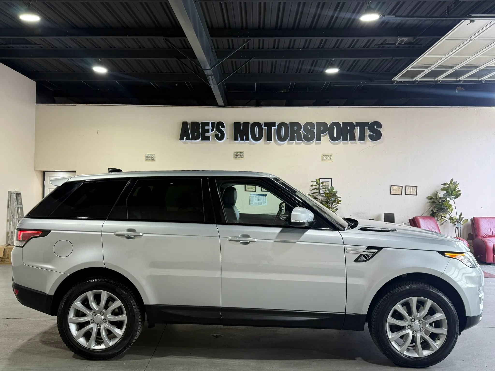 Used 2017 Land Rover Range Rover Sport HSE AWD/4WD image 8