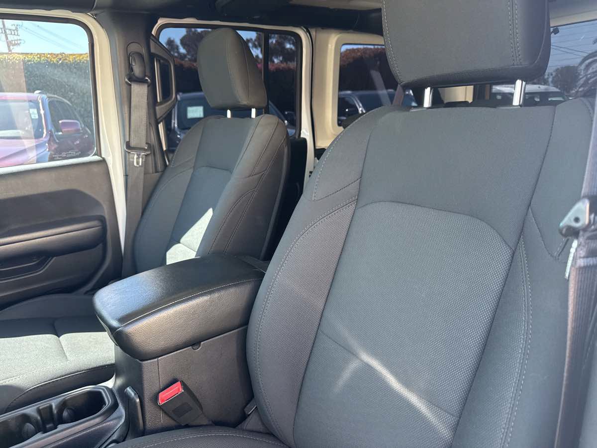 Used 2018 Jeep Wrangler Unlimited Sport S AWD/4WD image 15