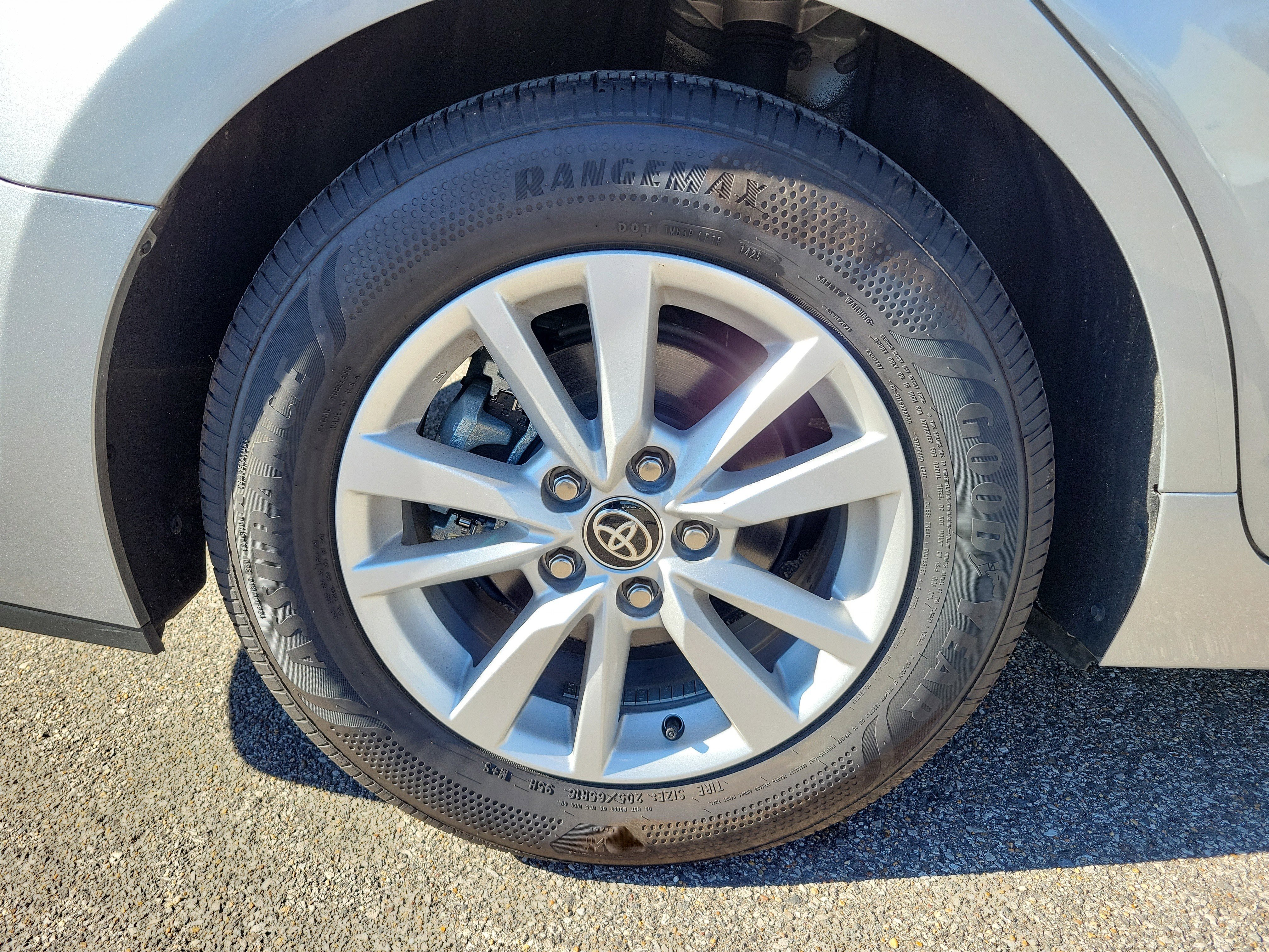 Used 2025 Toyota Camry LE image 28