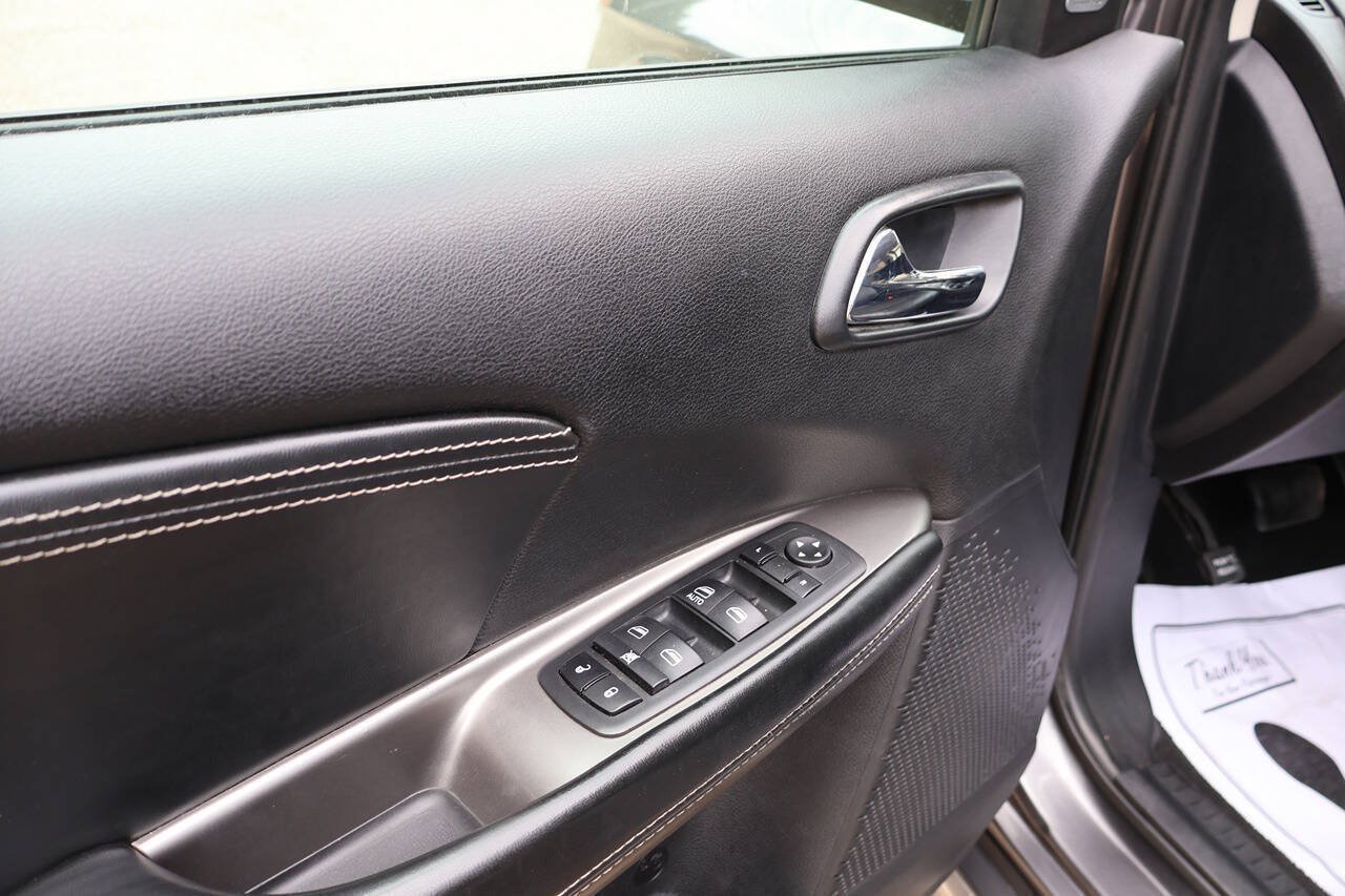 Used 2014 Dodge Journey Crossroad w/ Flexible Seating Group FWD image 12