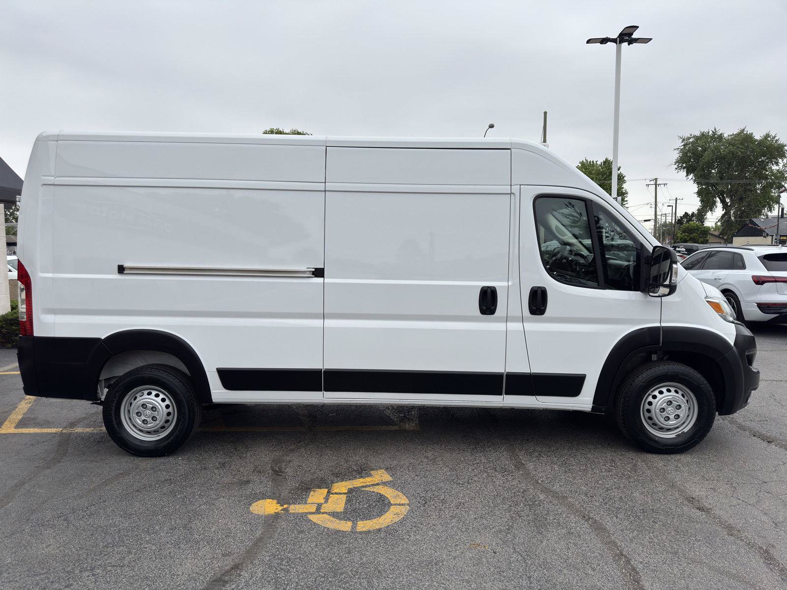 Used 2025 RAM ProMaster 2500 w/ Convenience Group FWD image 13