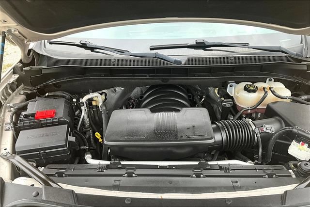 Used 2024 Chevrolet Suburban LT RWD image 31