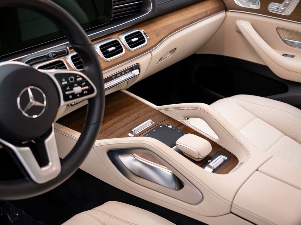 Used 2022 Mercedes-Benz GLS 450 4MATIC image 13