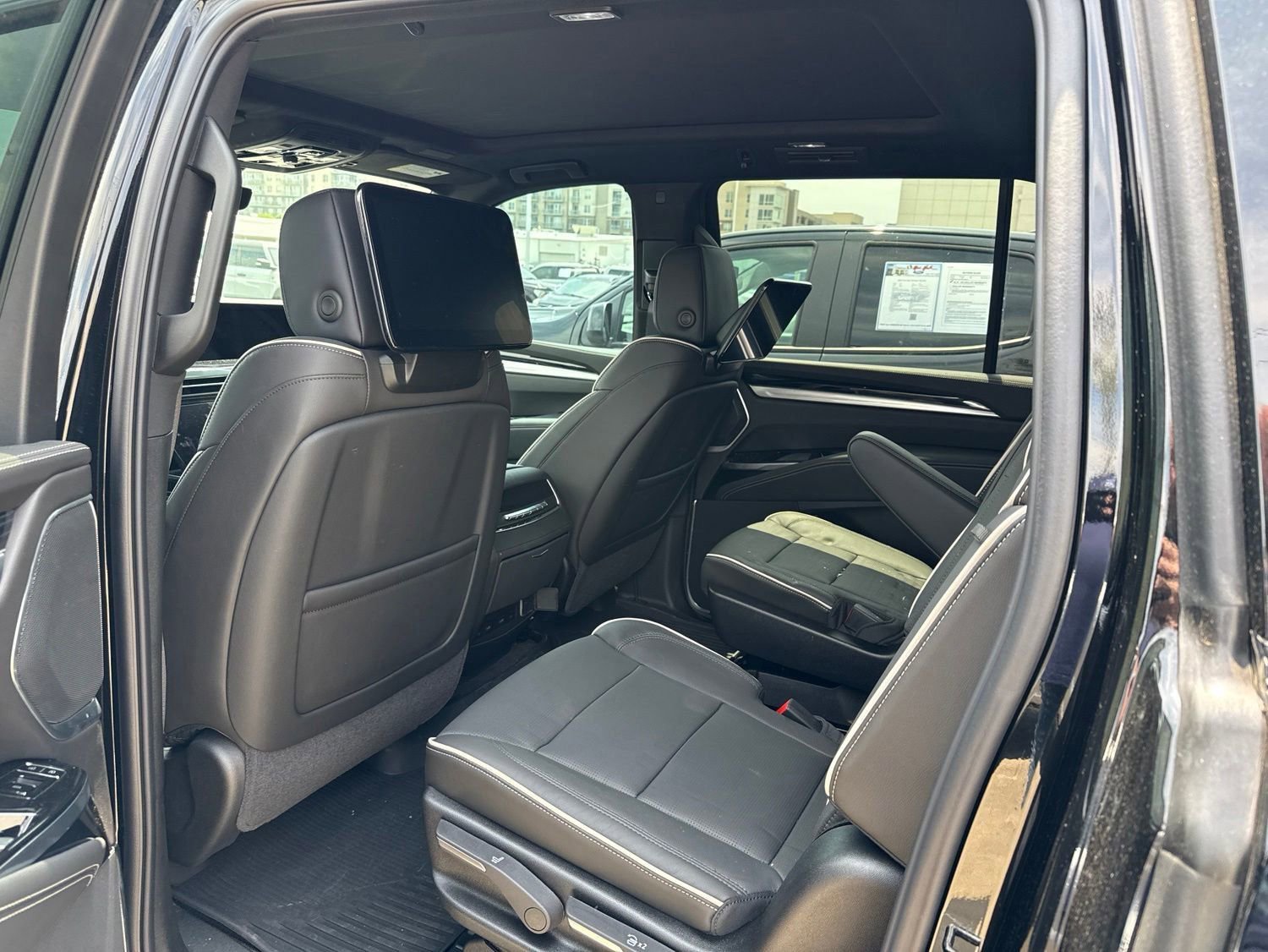 Used 2026 Cadillac Escalade ESV Sport w/ Touring Package AWD/4WD image 4