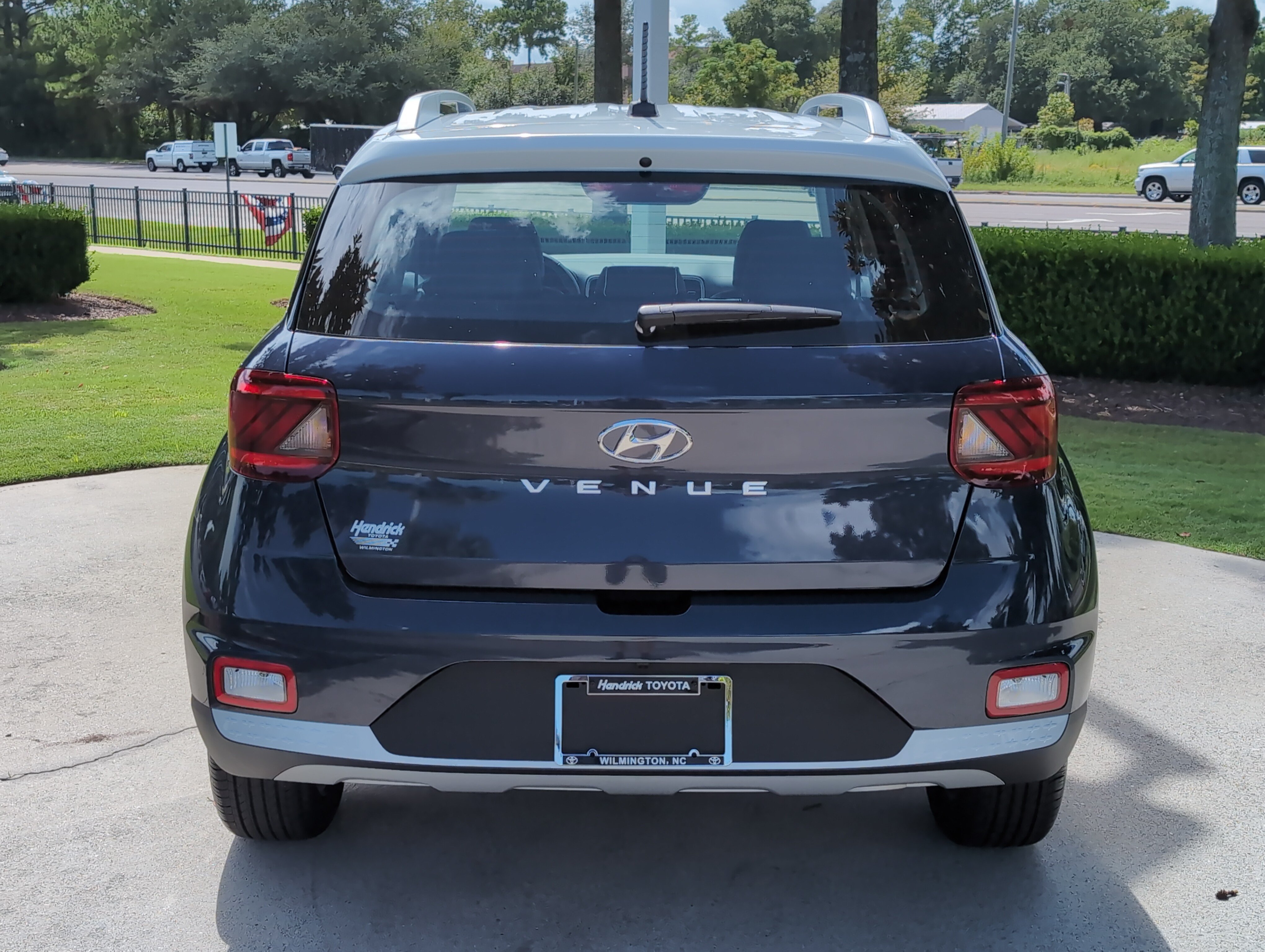 Used 2026 Hyundai Venue SEL FWD image 9