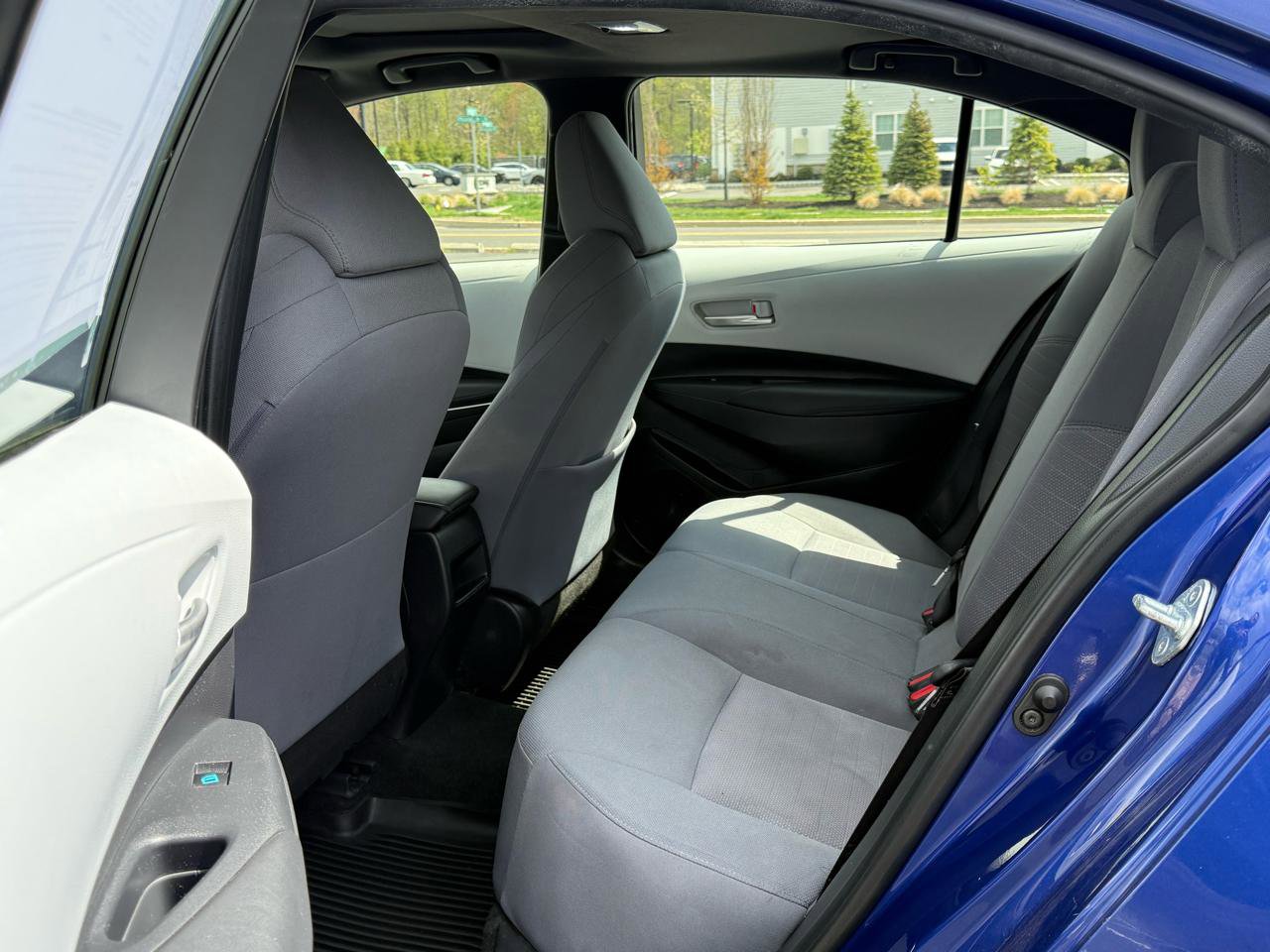 Used 2020 Toyota Corolla SE w/ SE Premium Package FWD image 11
