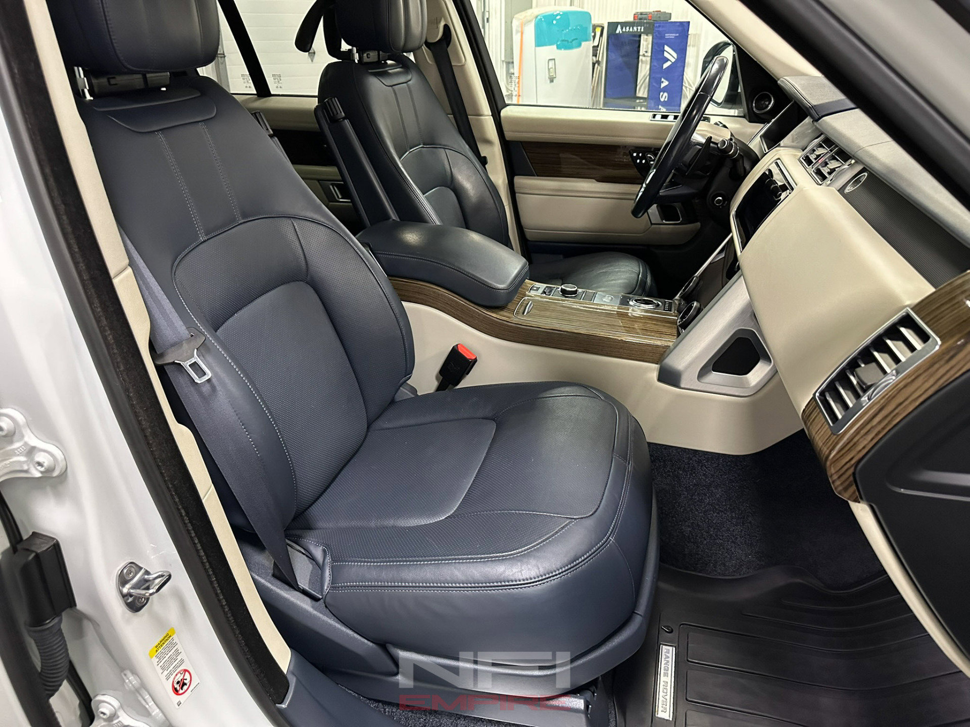 Used 2018 Land Rover Range Rover Supercharged AWD/4WD image 38