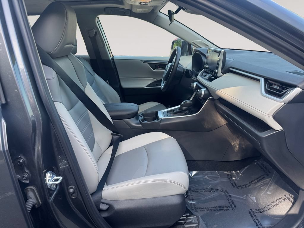 Used 2021 Toyota RAV4 XLE Premium AWD/4WD image 15