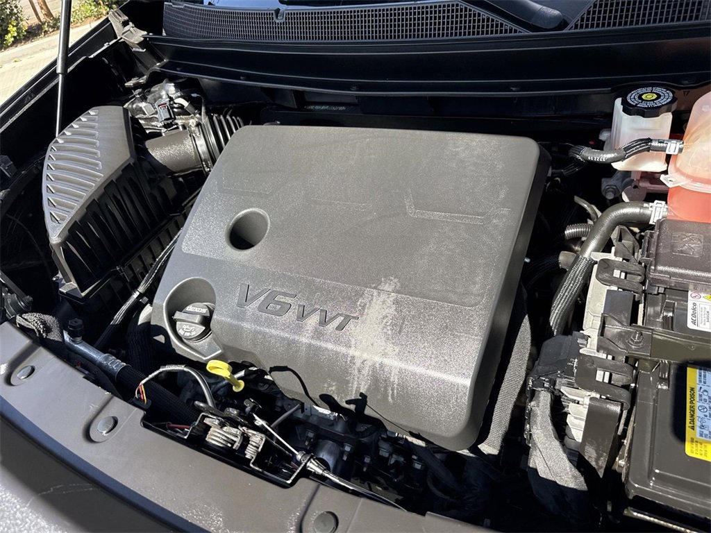Used 2023 Chevrolet Traverse LT image 28