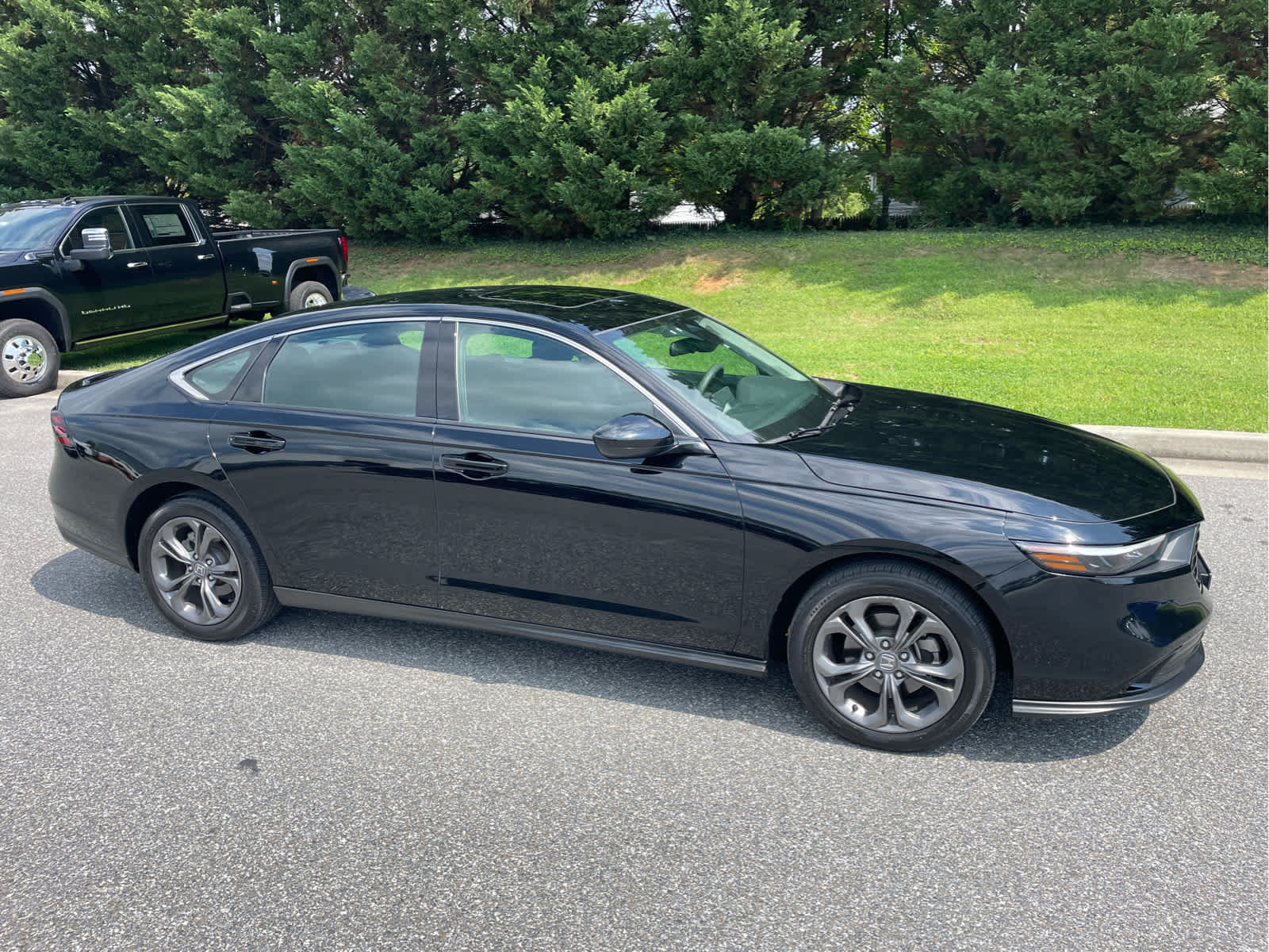 Used 2023 Honda Accord EX image 6