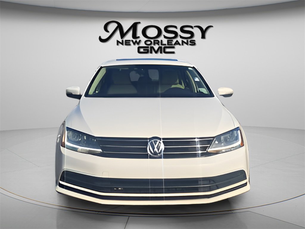 Used 2017 Volkswagen Jetta SE image 2