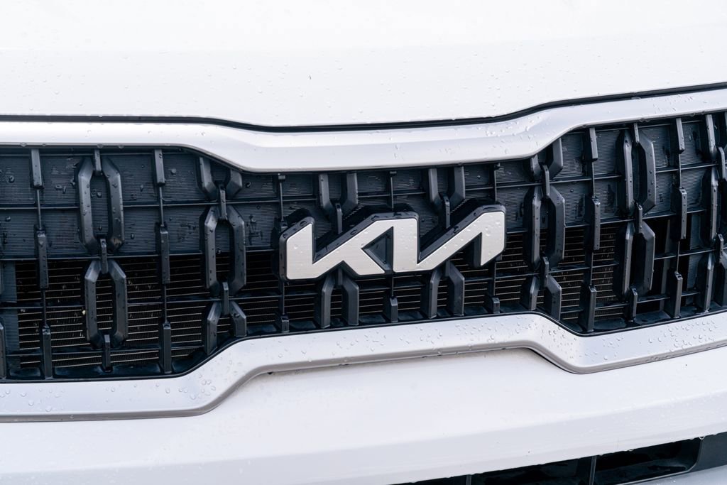 Used 2024 Kia Telluride EX w/ EX Captain's Chair Package FWD image 6