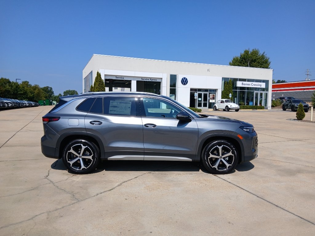 New 2026 Volkswagen Tiguan SE FWD image 8