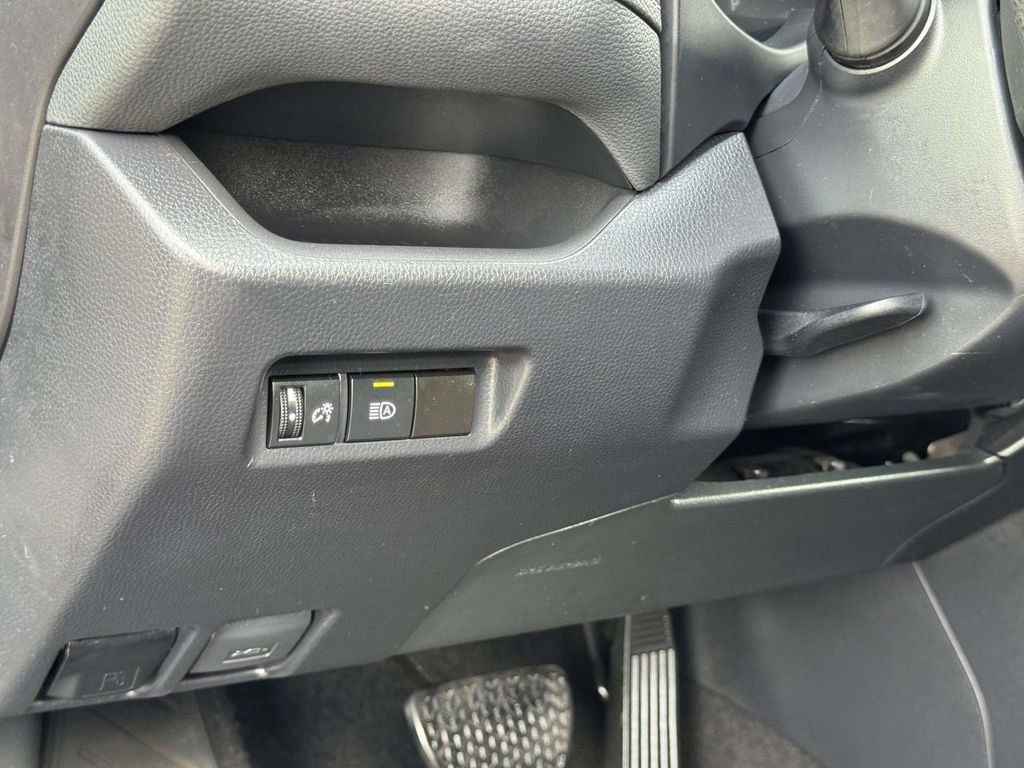 Used 2024 Toyota RAV4 LE image 9