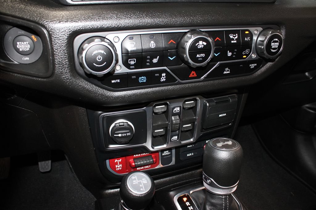 Used 2024 Jeep Wrangler Unlimited AWD/4WD image 33