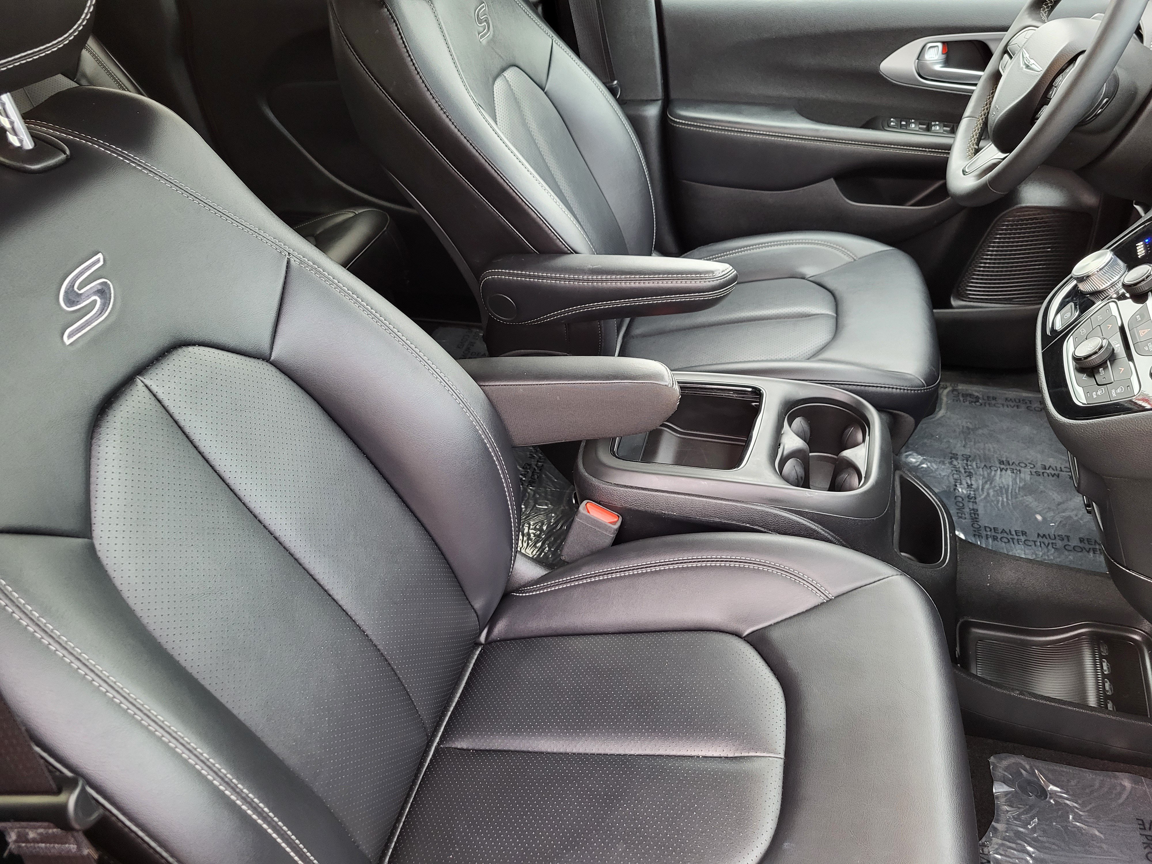Used 2024 Chrysler Pacifica Touring-L w/ S Appearance Package AWD/4WD image 14