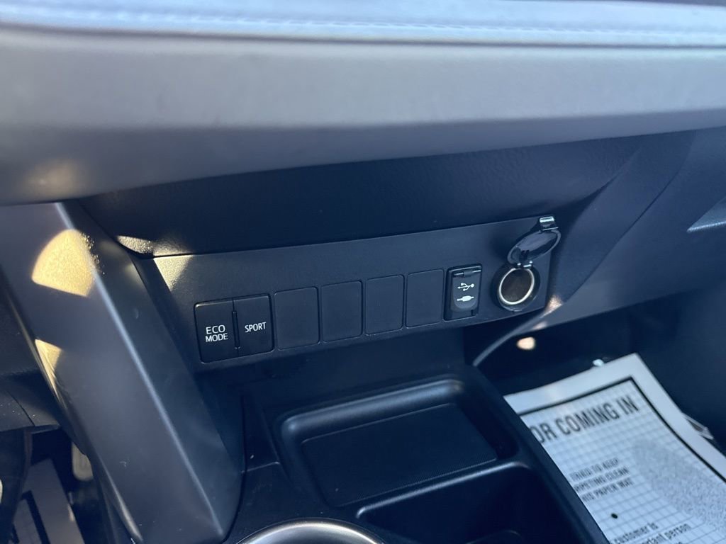Used 2015 Toyota RAV4 LE image 27
