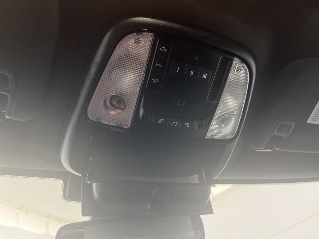 Used 2023 Dodge Durango R/T w/ Hemi Orange Plus Package image 79