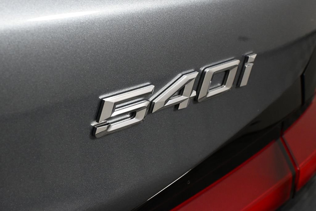 Used 2022 BMW 540i w/ Premium Package image 26