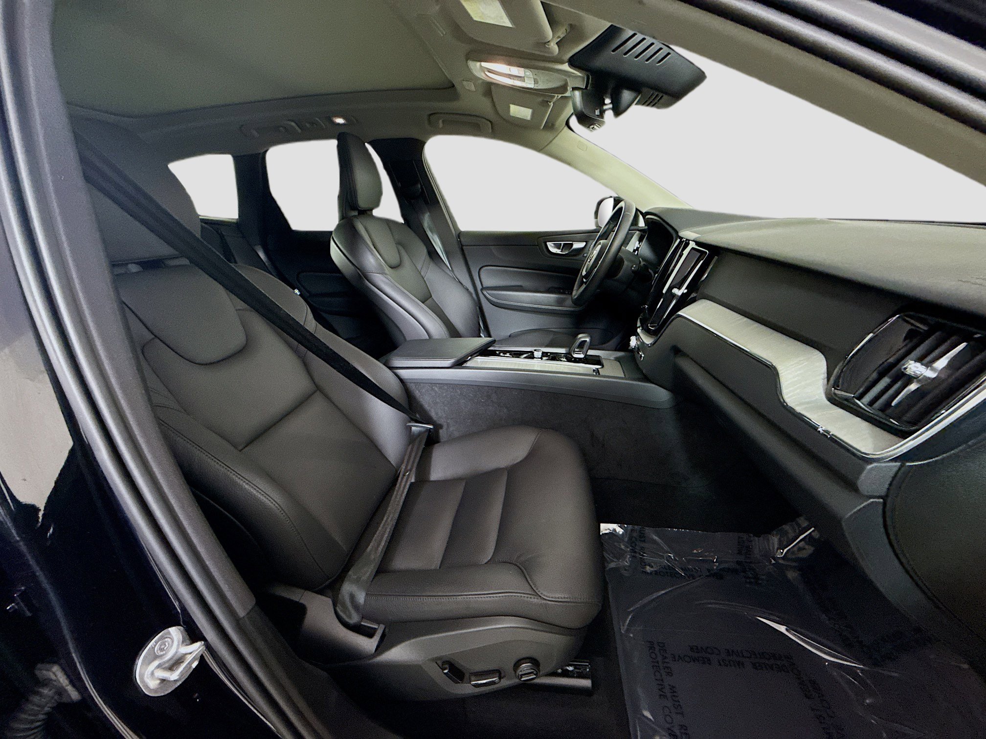 Used 2025 Volvo XC60 B5 Plus image 29