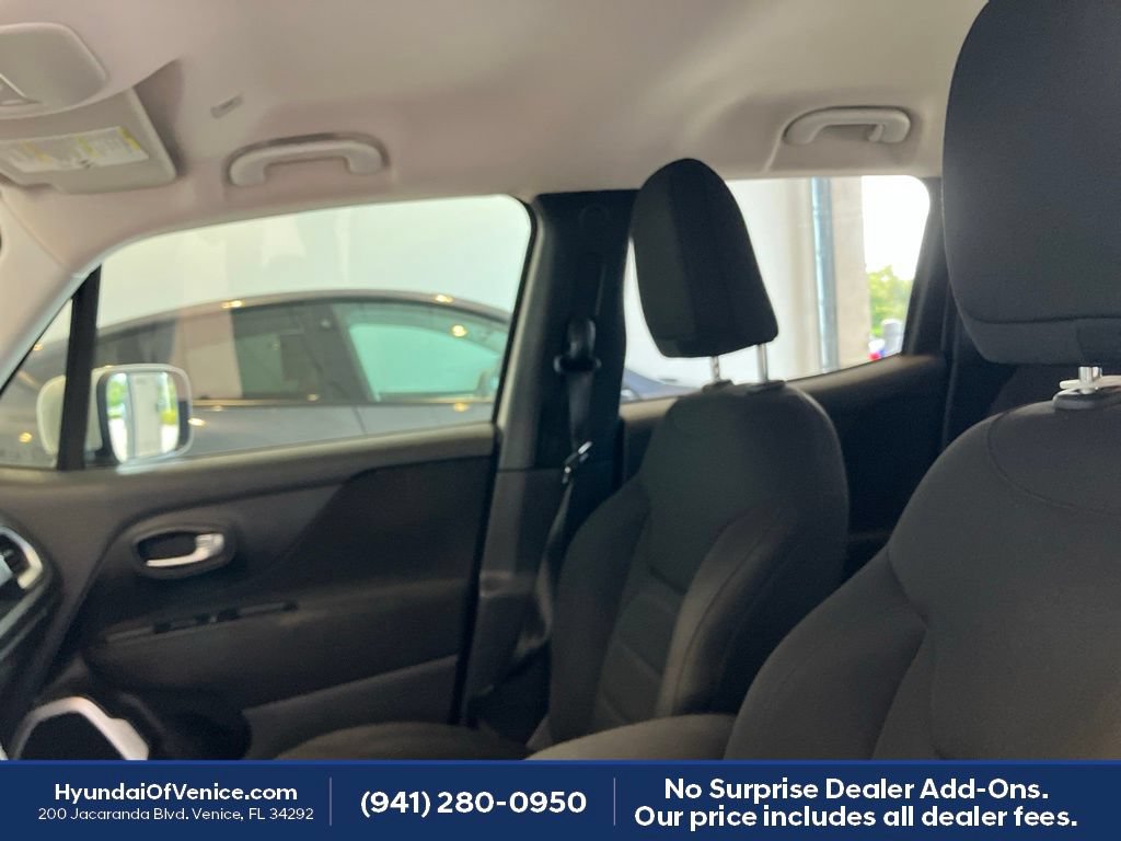 Used 2021 Jeep Renegade Latitude FWD image 13