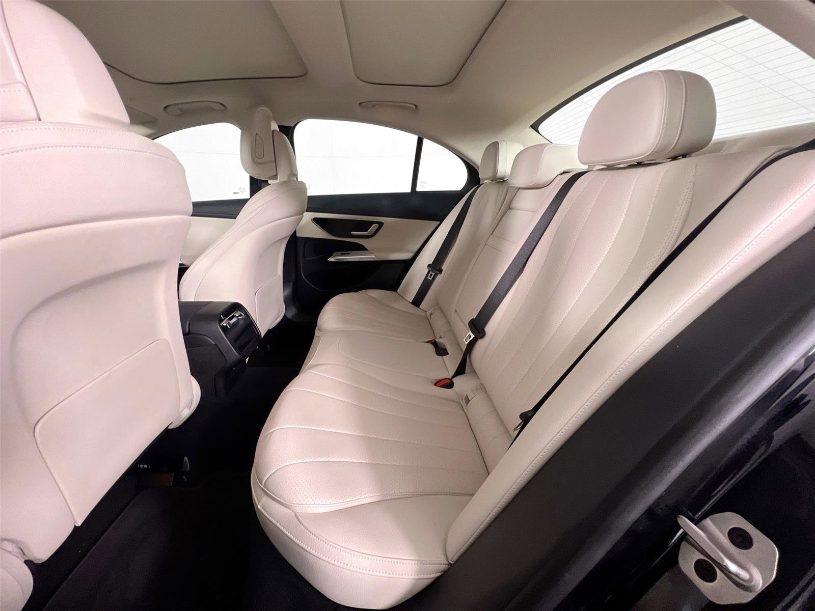 Used 2025 Mercedes-Benz E 350 4MATIC Sedan image 21