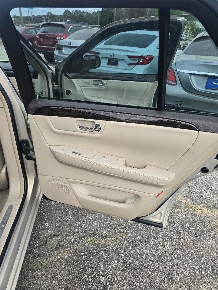 Used 2008 Cadillac DTS Luxury II w/ Trunk Convenience Package FWD image 13