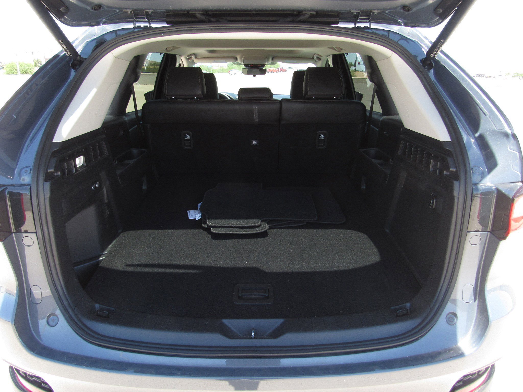 Used 2025 MAZDA CX-70 3.3 Turbo w/ Preferred Package AWD/4WD image 12