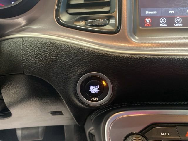 Used 2022 Dodge Challenger SXT image 16