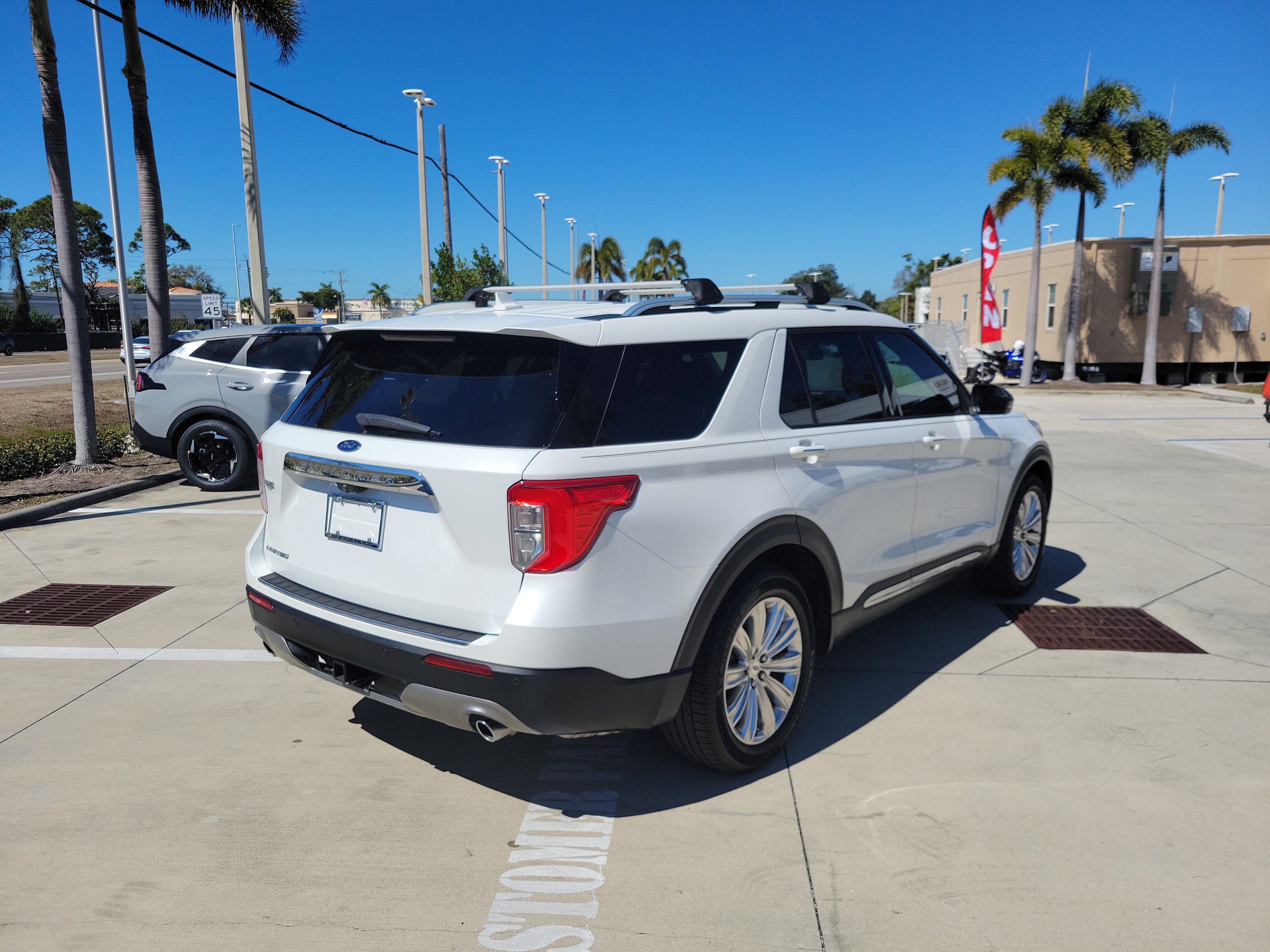 Used 2021 Ford Explorer Limited w/ Equipment Group 301A image 4