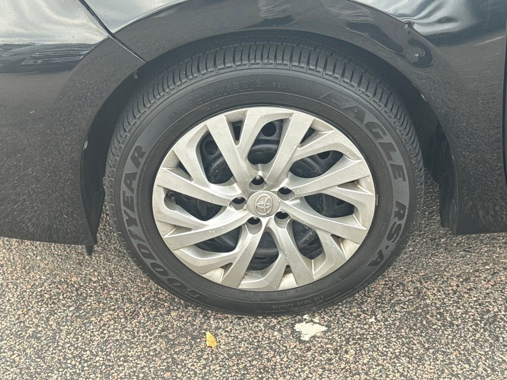 Used 2017 Toyota Corolla LE image 38