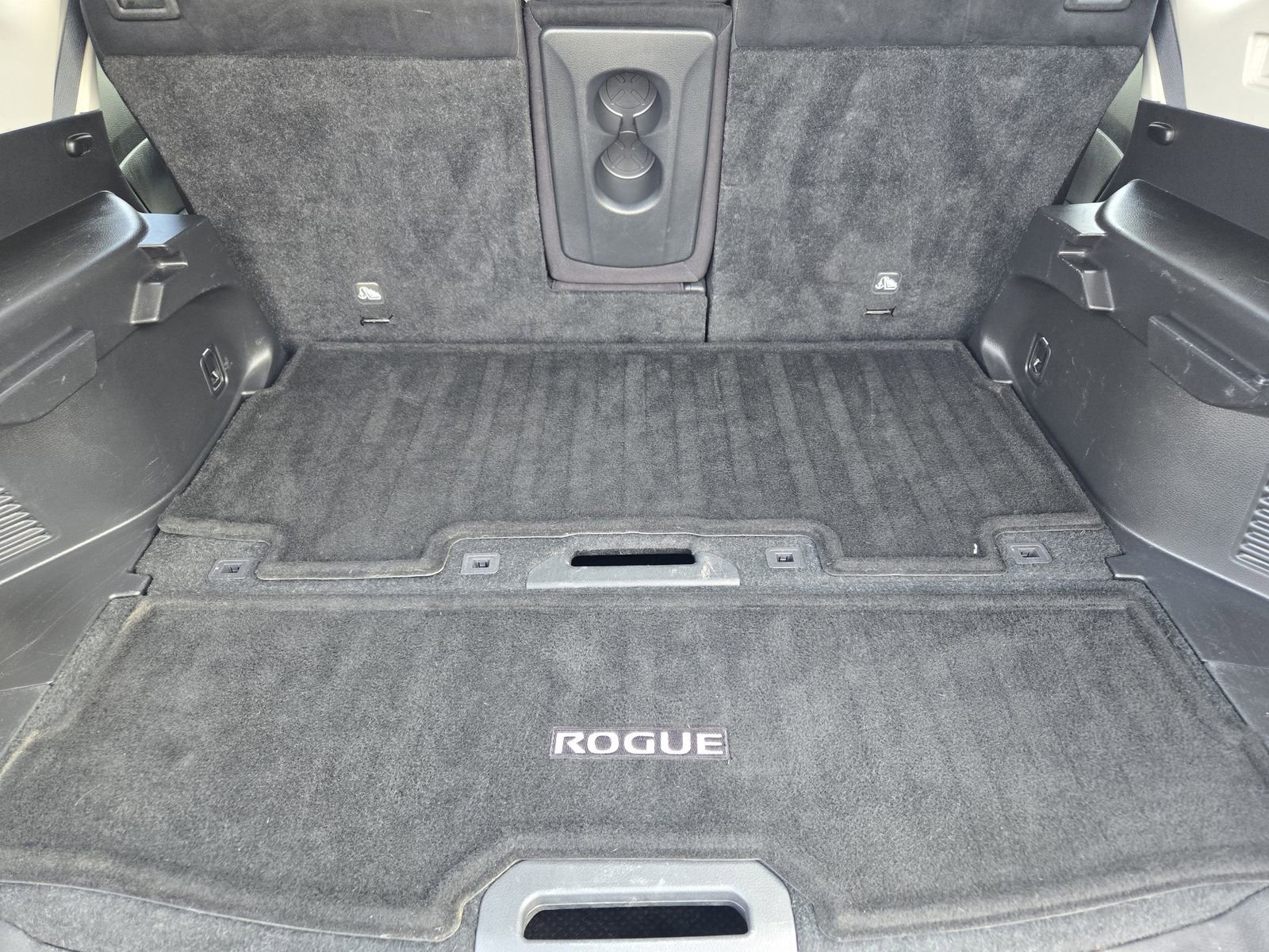 Used 2016 Nissan Rogue S image 2